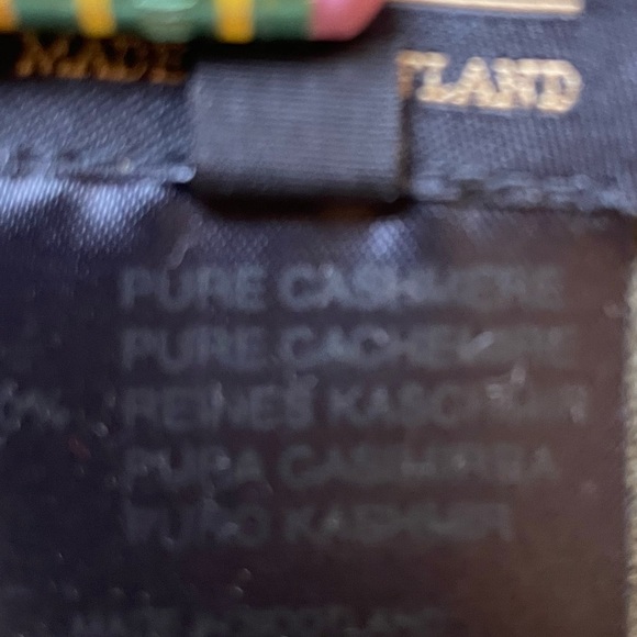 C Reid Pure Cashmere V-Neck Sweater in Soft Heather Green Made in Scotland - Picture 5 of 9